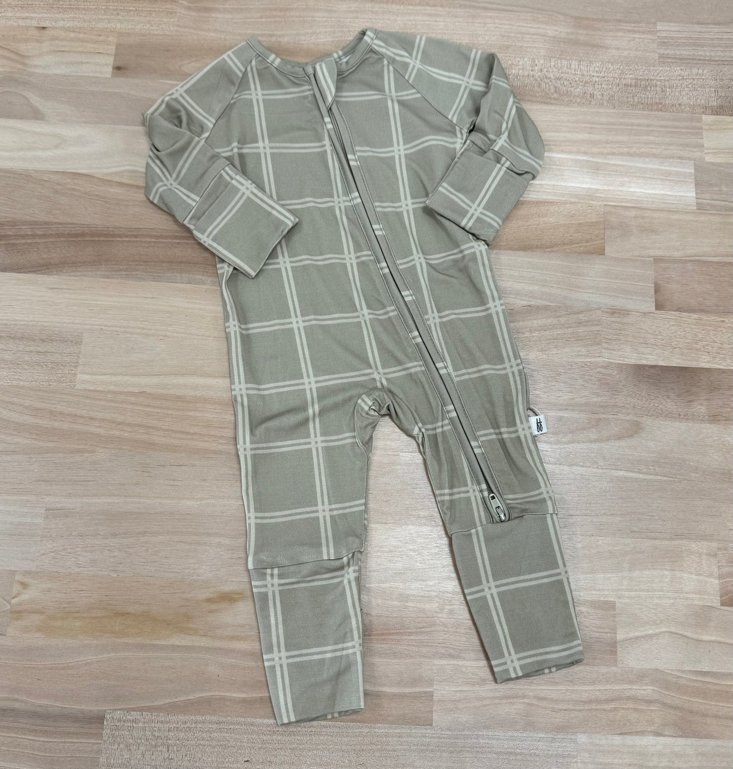 Linen Grid Sleeper