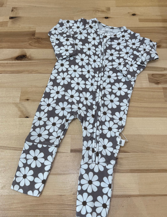 Neutral Daisy Sleeper
