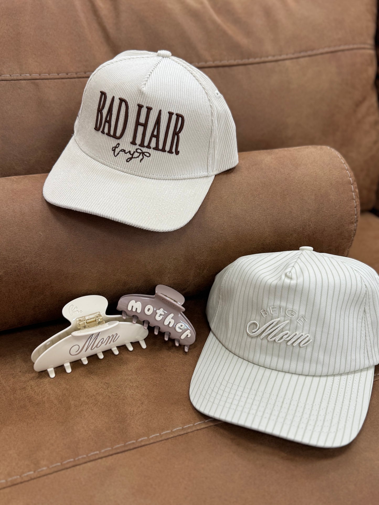 Beige Mom Oversize Claw Cip
